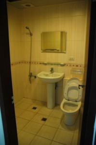 1380943790-2417929824