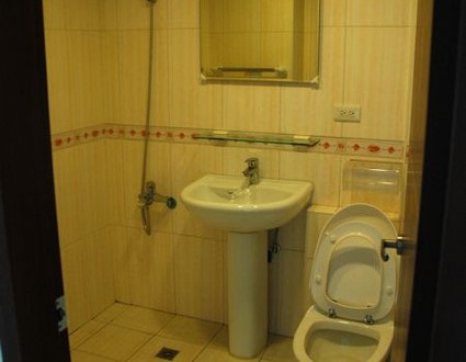 1380943790-2417929824