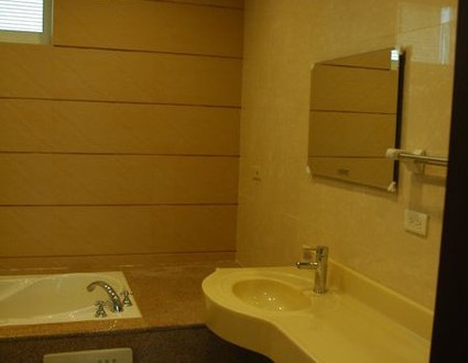 1380943796-1431244165